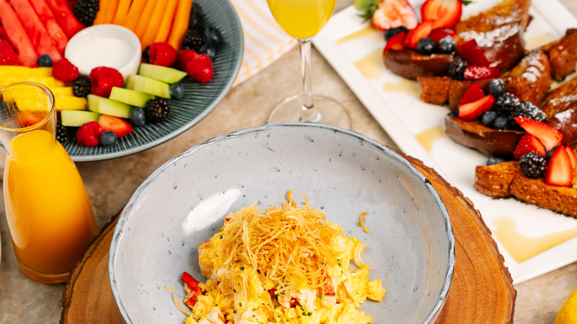 coliseum brunch eggs fruit
